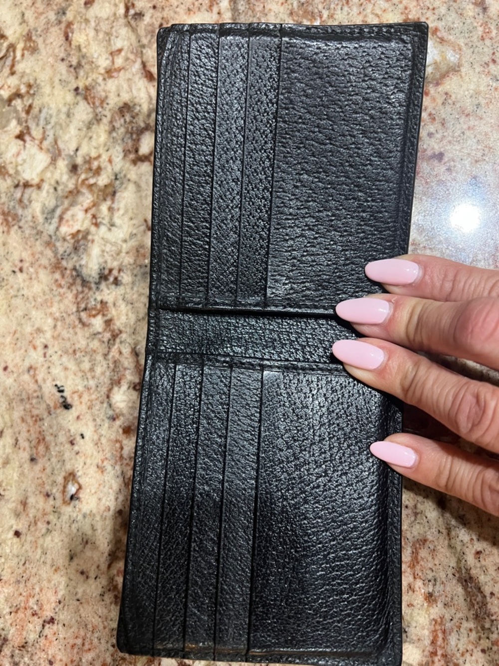 Gucci Black Leather Wallet with Signature Green-Red Accent - Picture 3 of 7